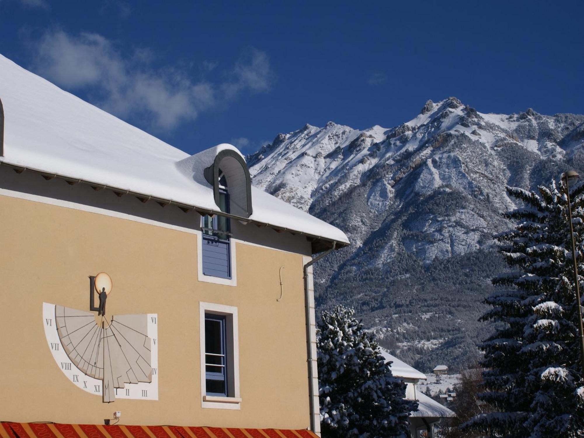 Hotel De La Gare Eygliers Eksteriør bilde